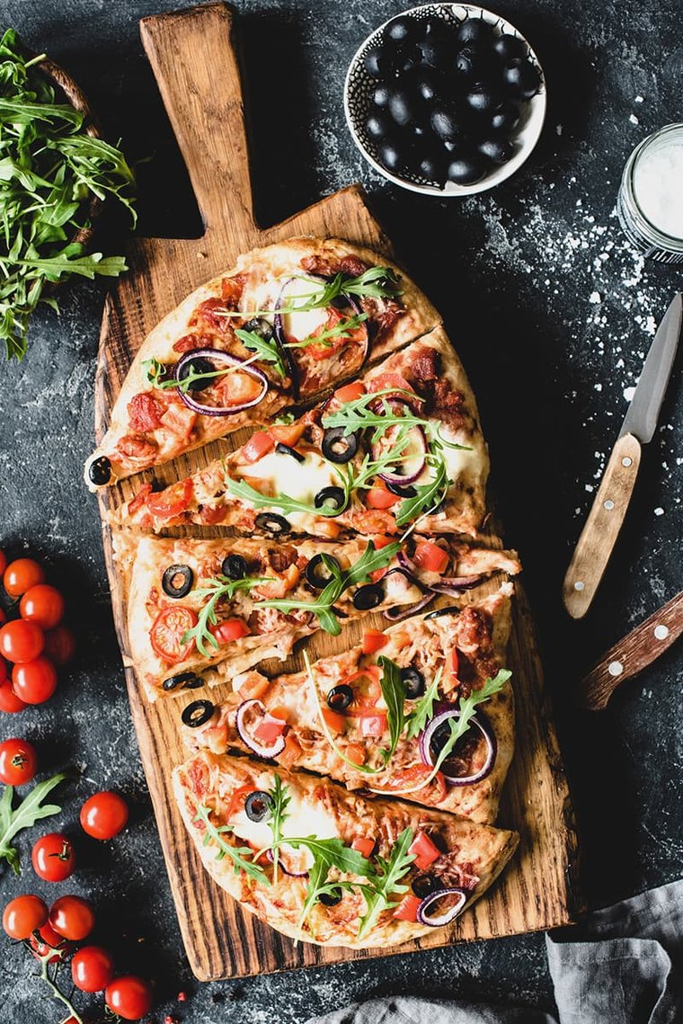 Pizza traditionnelle gratinée