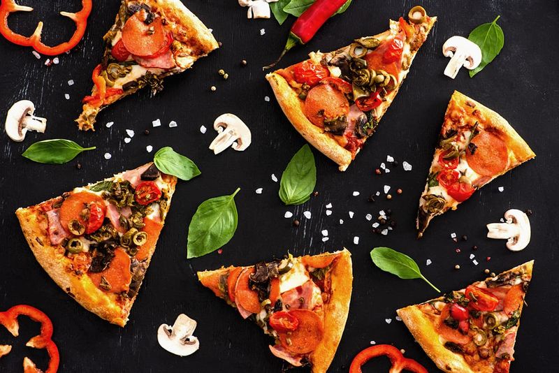 pizza traditionelle by Pizza Riviera